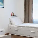 Apartment Spacious 3br By Bus Station Nivy Mall With Ac *