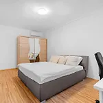 Apartment Spacious 3br By Bus Station Nivy Mall With Ac