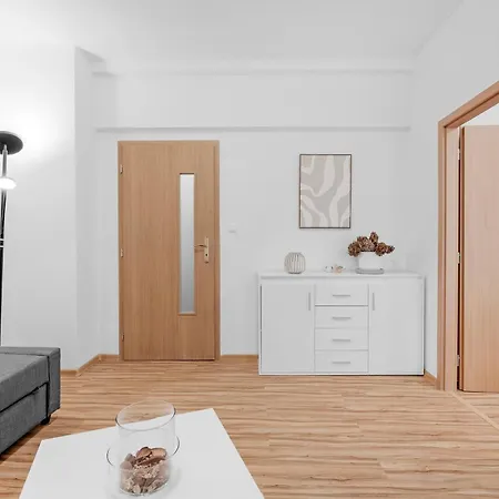 Spacious 3br By Bus Station Nivy Mall With Ac Bratislava