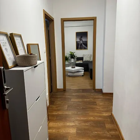 דירה 3br Family Close To Bus Station With Ac ברטיסלאבה