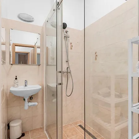 3br Family Close To Bus Station With Ac Appartement *