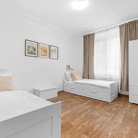 Spacious 3br By Bus Station Nivy Mall With Ac Bratislava
