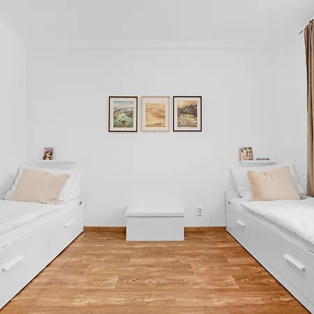 Spacious 3br By Bus Station Nivy Mall With Ac Bratislava