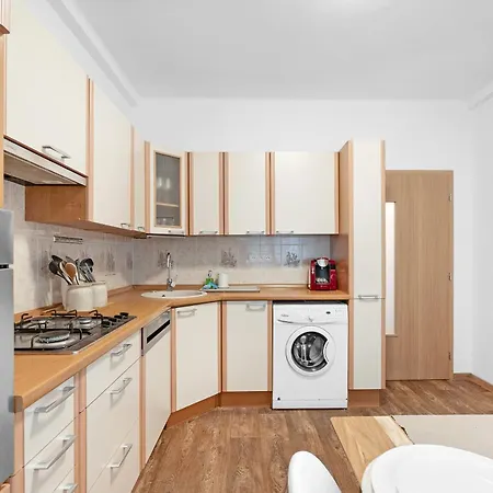 3br Family Close To Bus Station With Ac Apartment