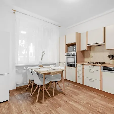 Spacious 3br By Bus Station Nivy Mall With Ac
