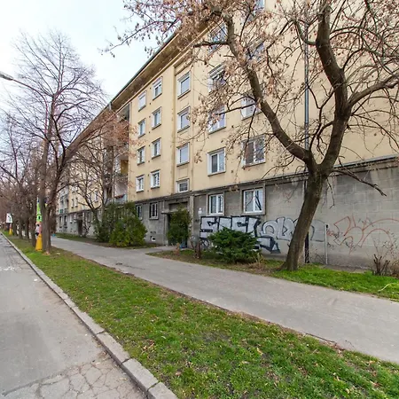 3br Family Close To Bus Station With Ac *