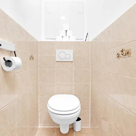 Spacious 3br By Bus Station Nivy Mall With Ac Bratislava