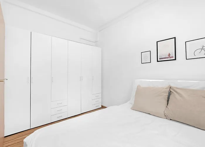 Apartman 3br Family Close To Bus Station With Ac Pozsony