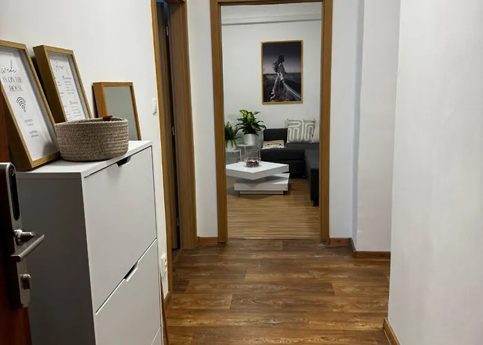 Lejlighed 3br Family Close To Bus Station With Ac Bratislava