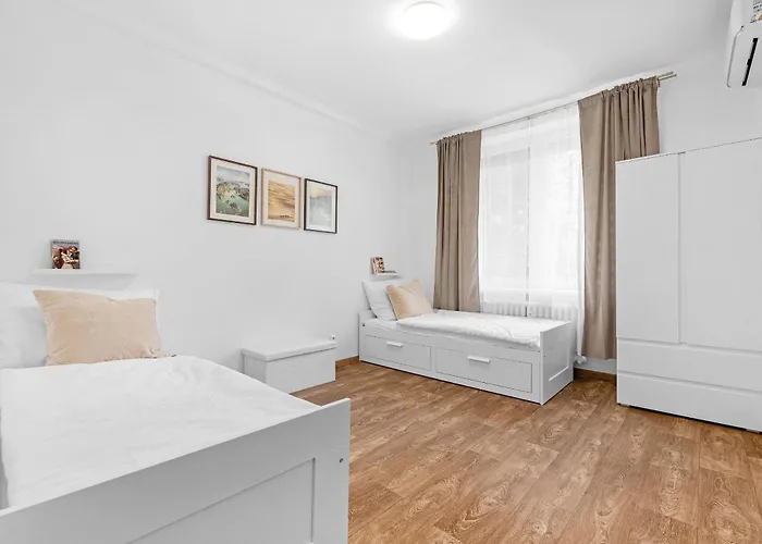 3br Family Close To Bus Station With Ac Pozsony