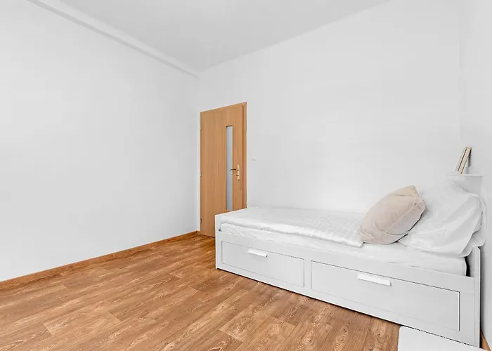 Lejlighed 3br Family Close To Bus Station With Ac Bratislava