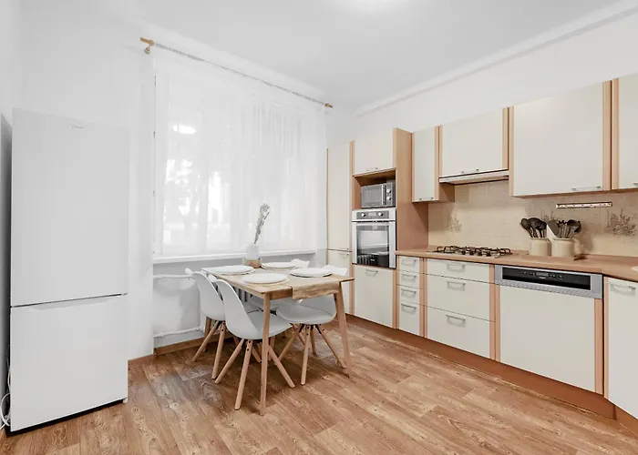 3br Family Close To Bus Station With Ac