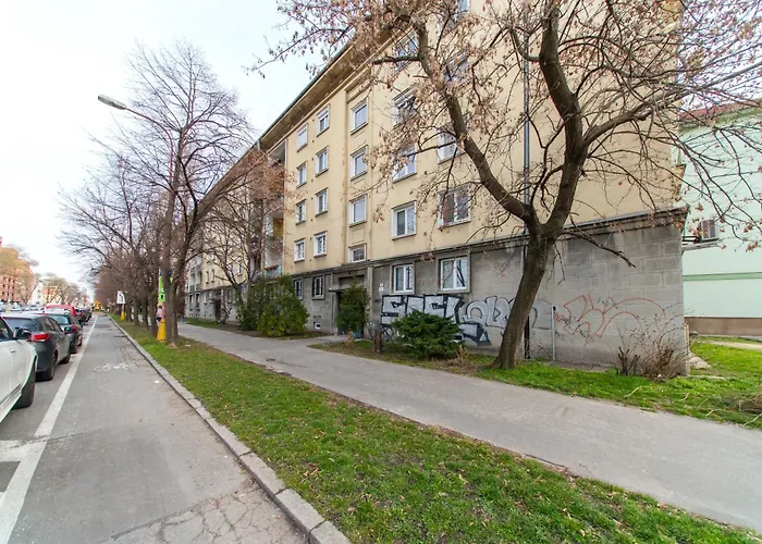 3br Family Close To Bus Station With Ac *